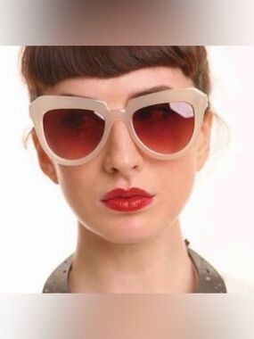 Komono Sunglasses Women’s Cat Eye Cream Blush NEW